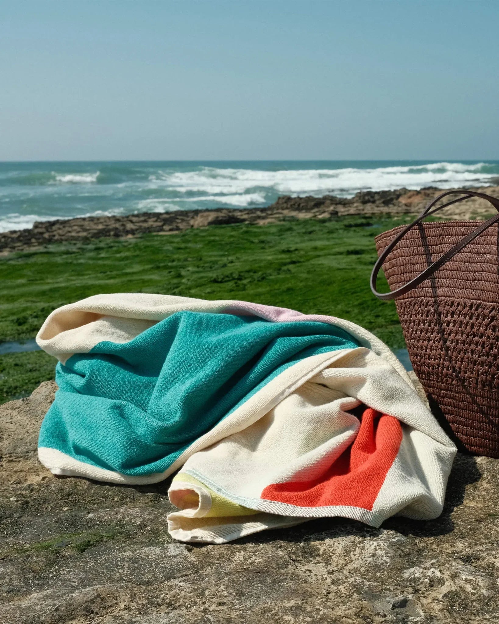 SUITE702 - MARTENS & MARTENS Strandtuch (90 x 180 cm) • Pink-Turquoise-Lime-Red - ROSA ECK