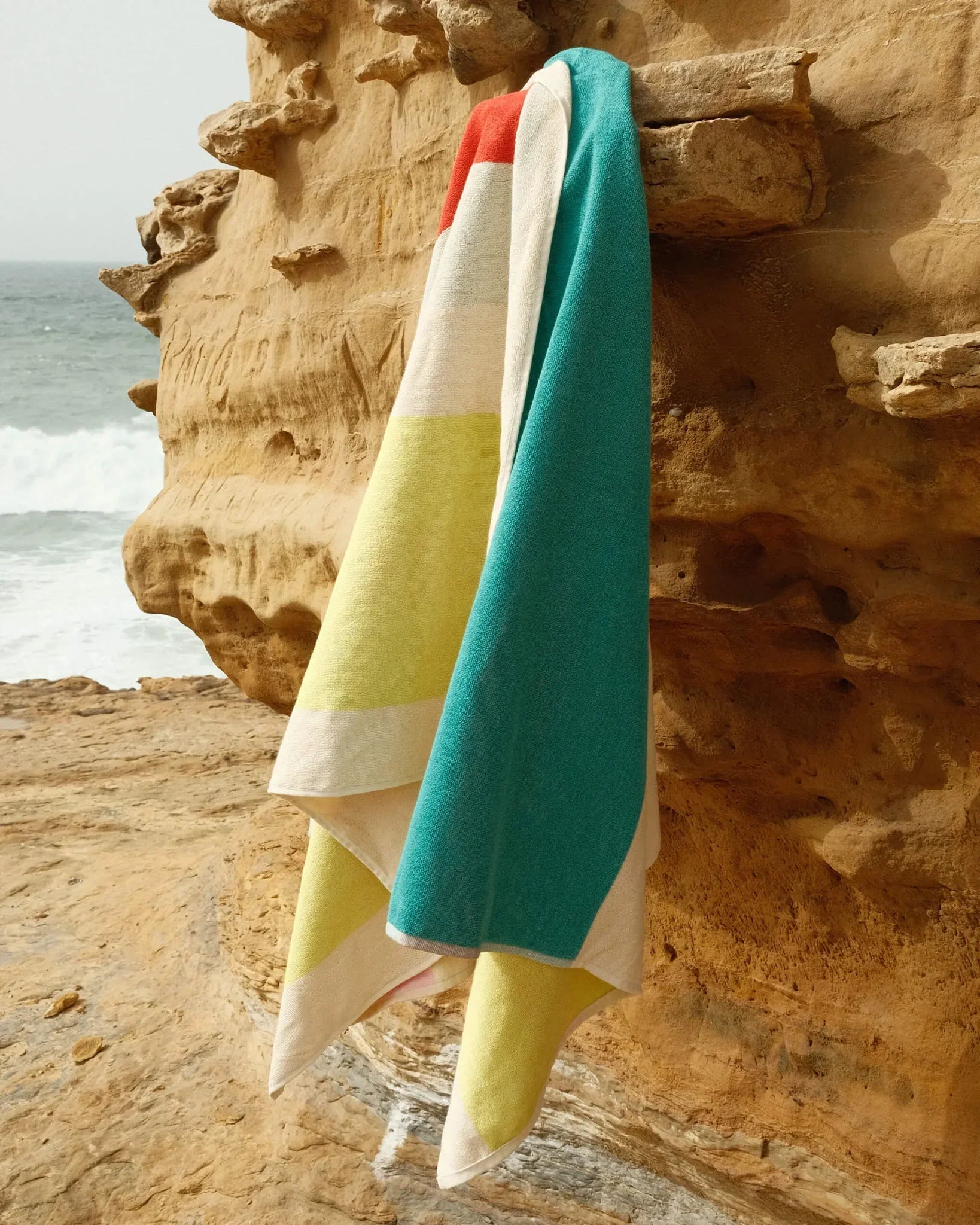 SUITE702 - MARTENS & MARTENS Strandtuch (90 x 180 cm) • Pink-Turquoise-Lime-Red - ROSA ECK
