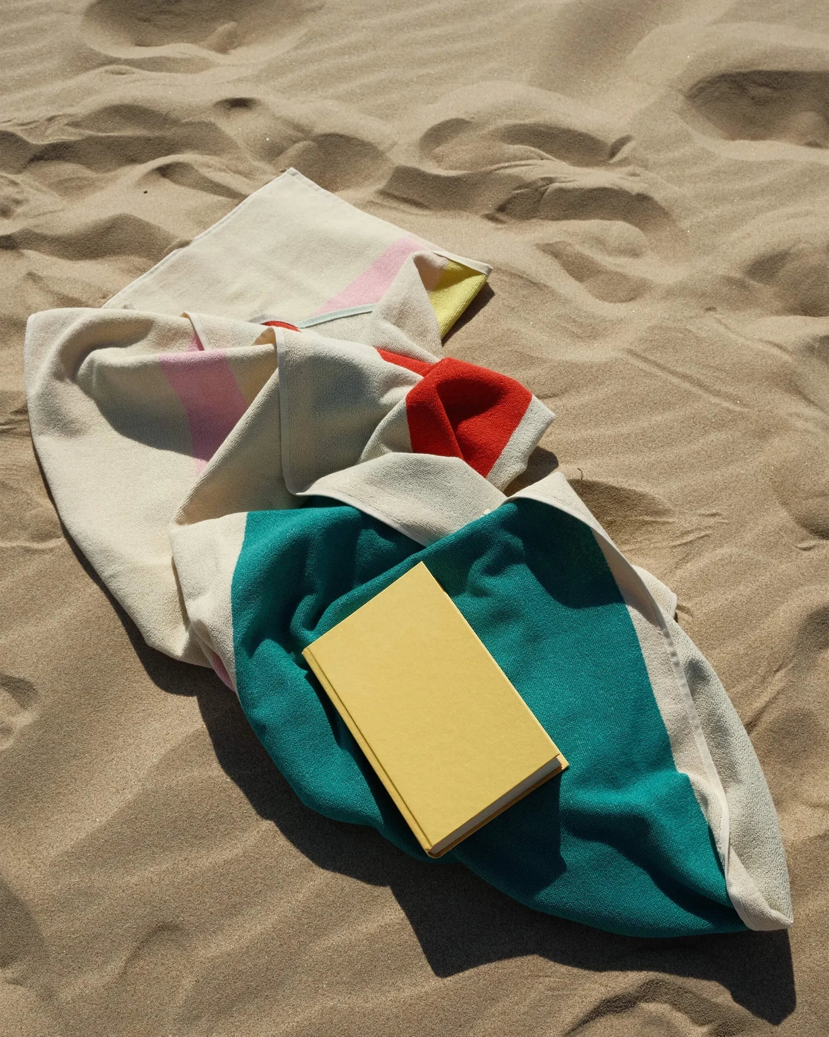 SUITE702 - MARTENS & MARTENS Strandtuch (90 x 180 cm) • Pink-Turquoise-Lime-Red - ROSA ECK