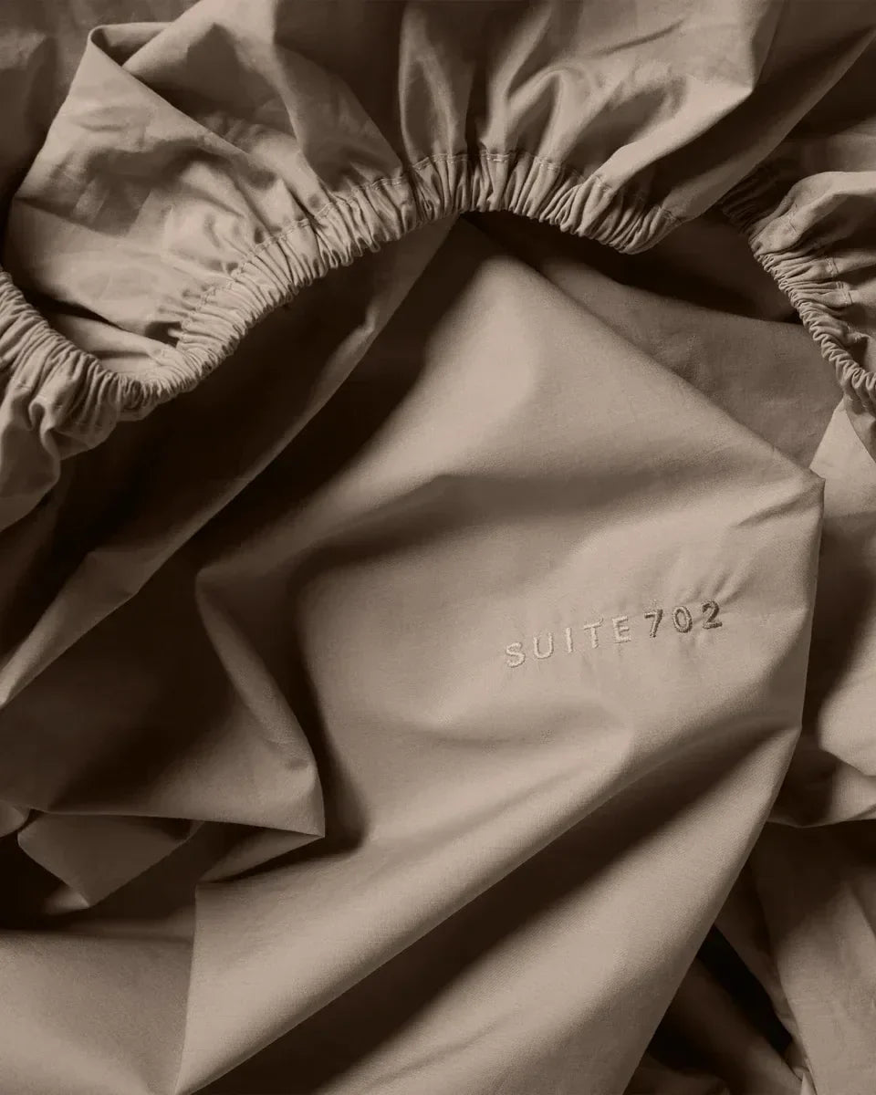 SUITE702 - Spannbettlaken aus Bio-Baumwolle • Camel - ROSA ECK