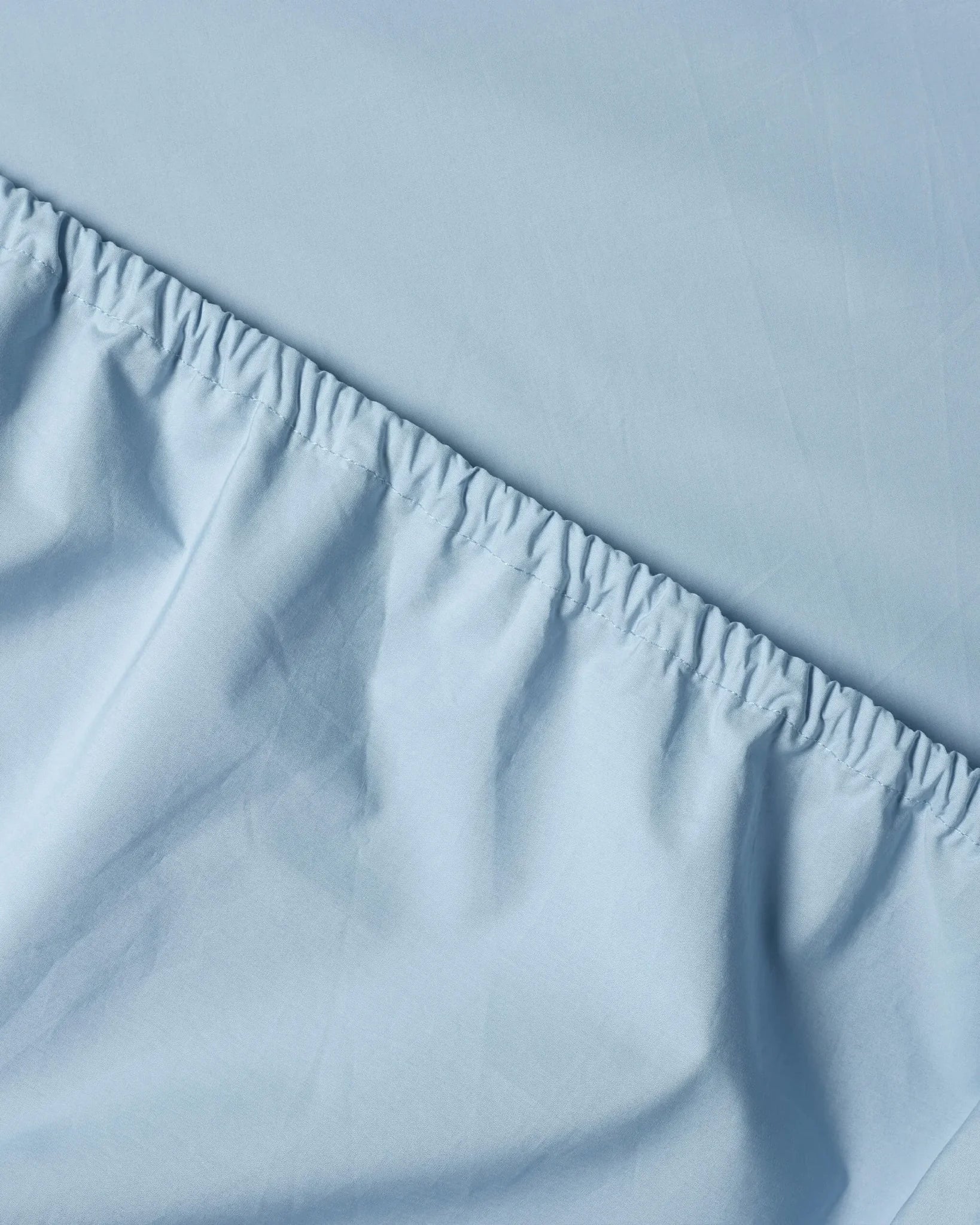 SUITE702 - Spannbettlaken aus Bio-Baumwolle • Sky Blue - ROSA ECK