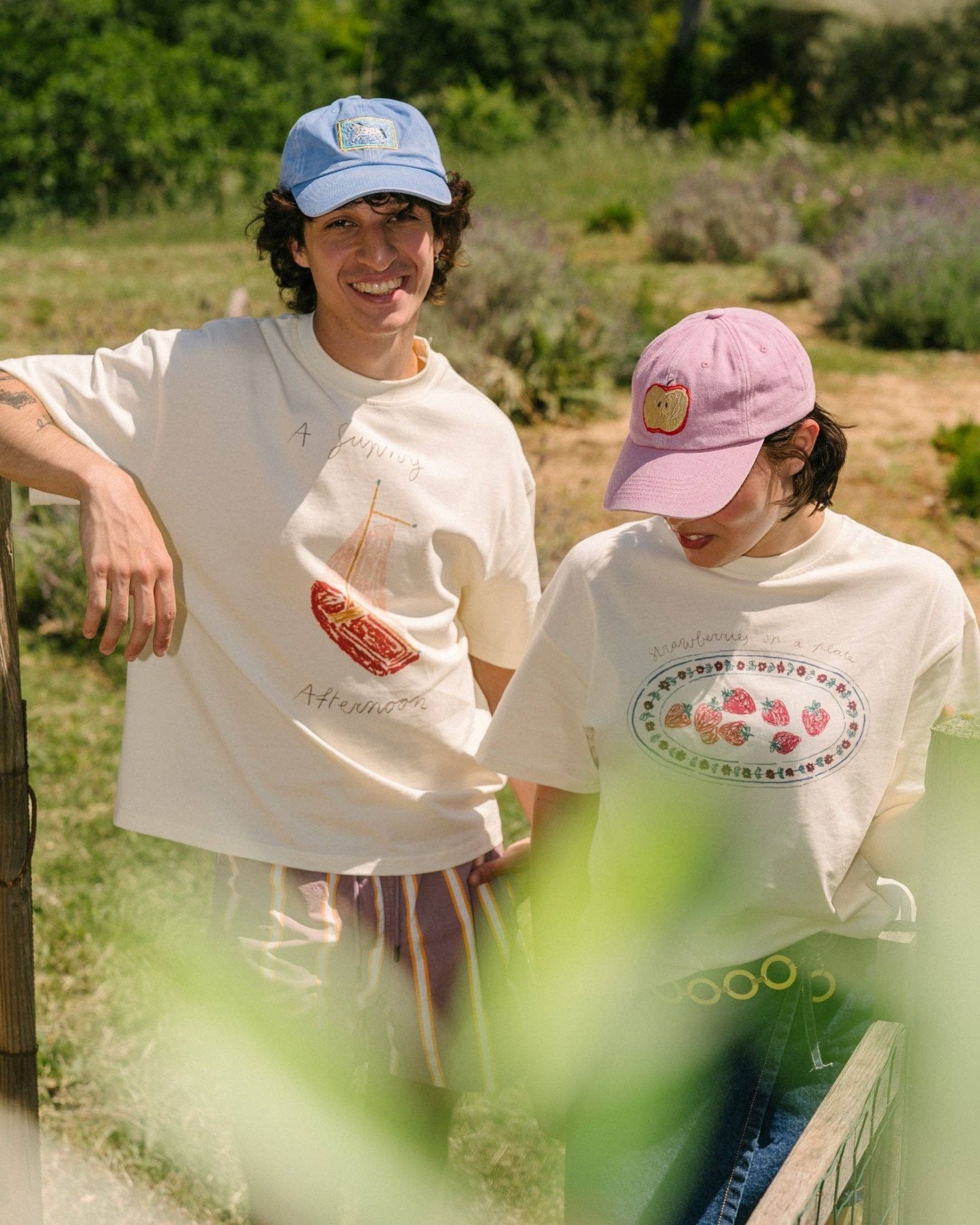 Tarta Gelatina - STRAWBERRIES ON A PLATE T-Shirt - ROSA ECK