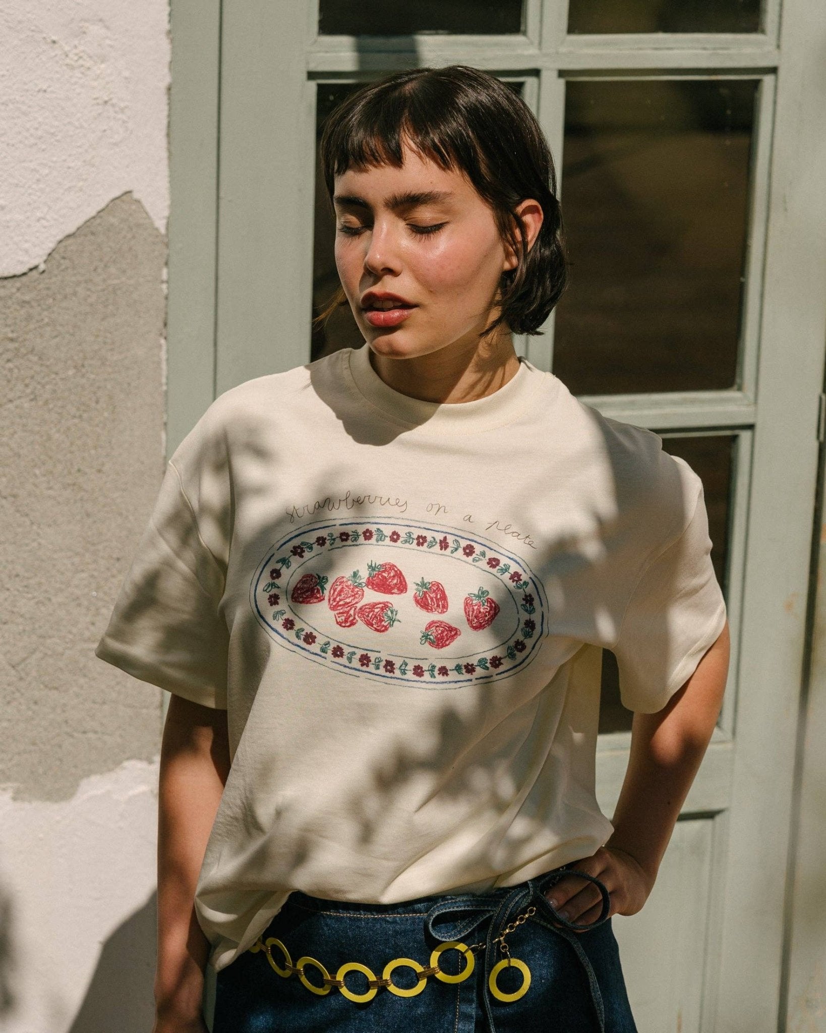 Tarta Gelatina - STRAWBERRIES ON A PLATE T-Shirt - ROSA ECK
