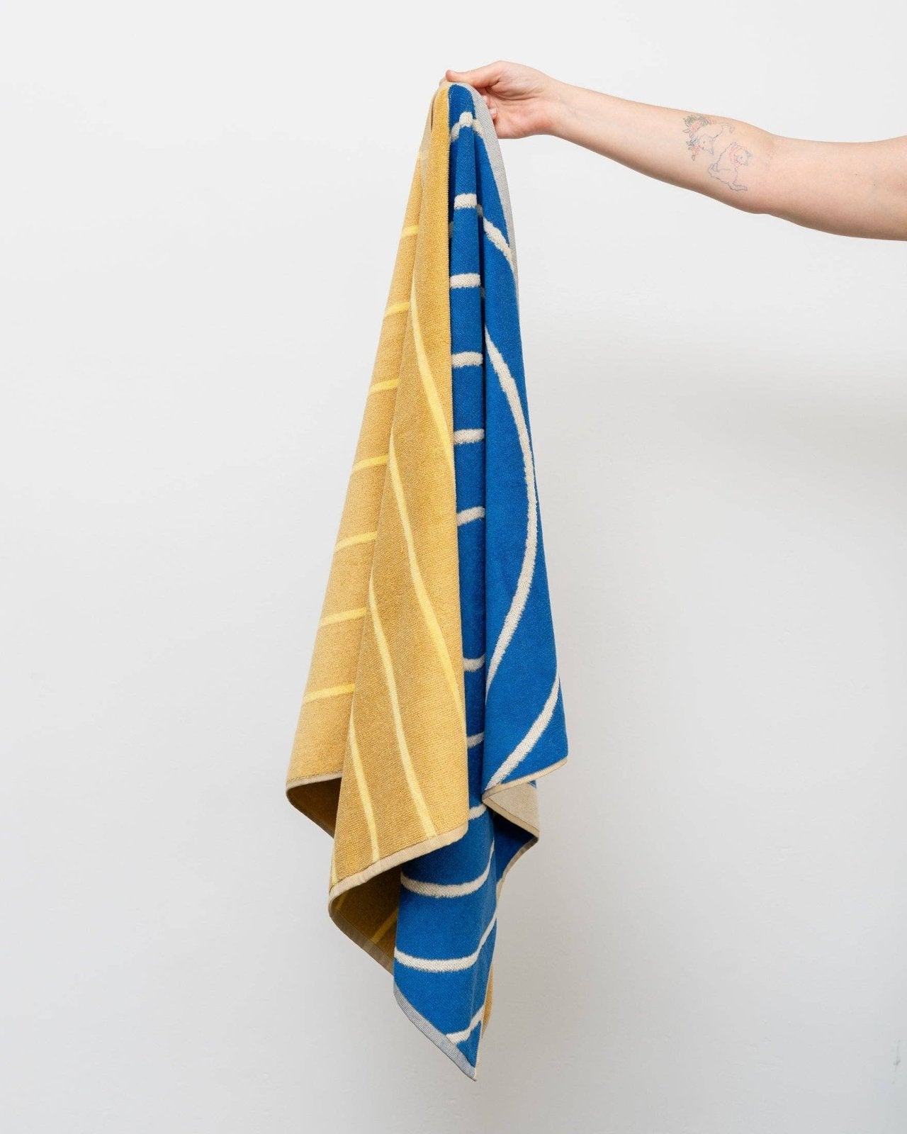 Tarta Gelatina - Wende-Badetuch • Blue / Mustard - ROSA ECK