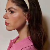 The Sticky Sis Club - CLUB CHIC Haarreif • pearl white - ROSA ECK