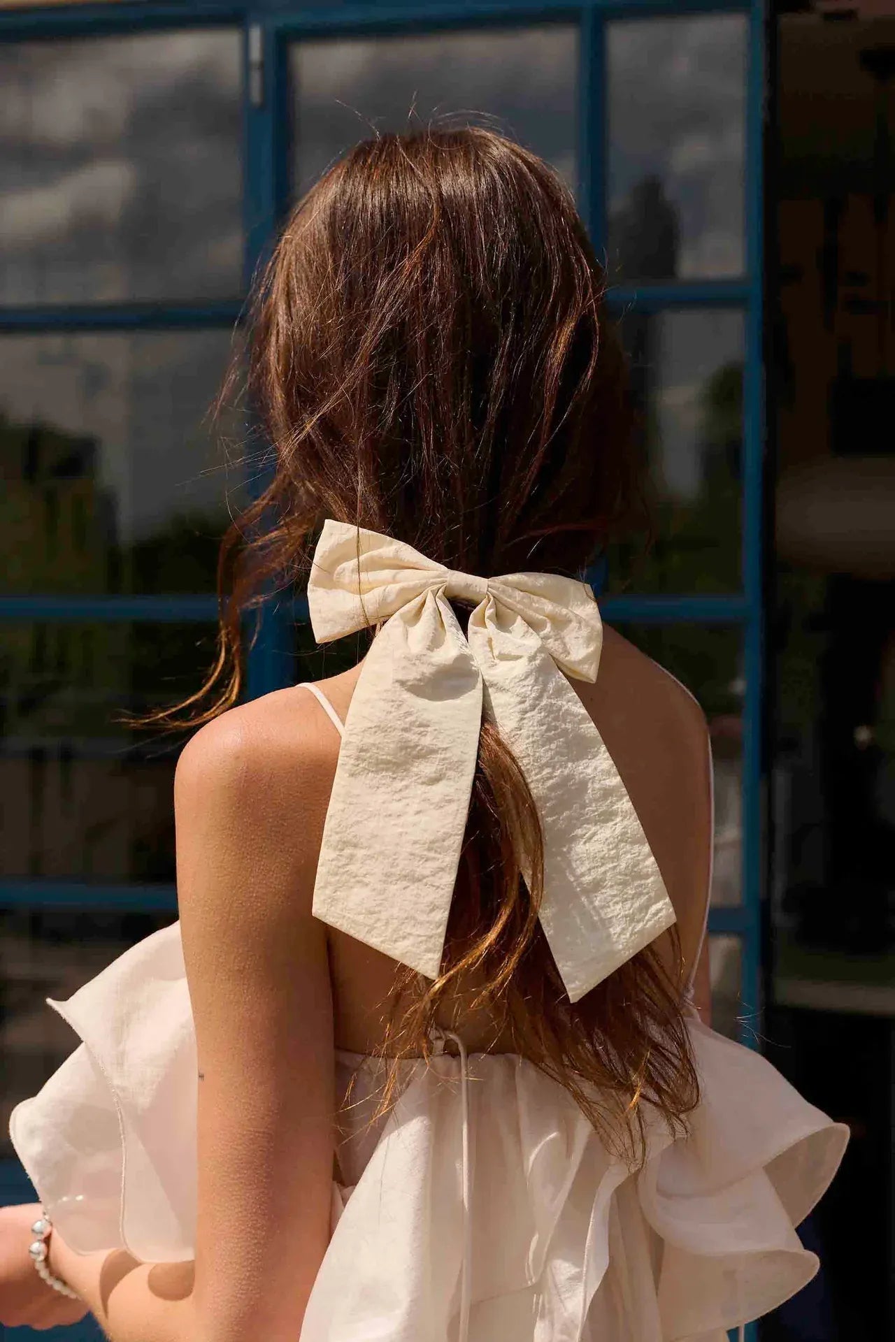 The Sticky Sis Club - CLUB CHIC Haarschleife • pearl white - ROSA ECK