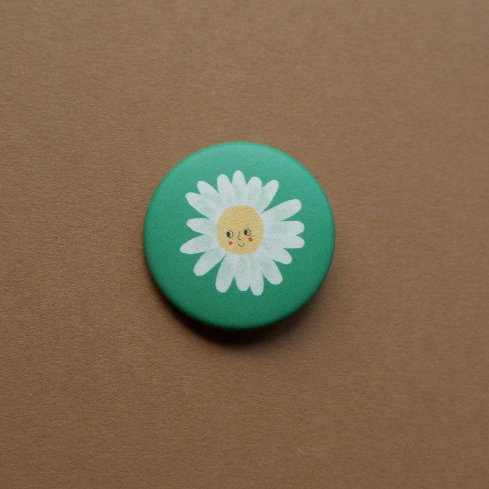 tinyday - GÄNSEBLÜMCHEN Button (37 mm) - ROSA ECK