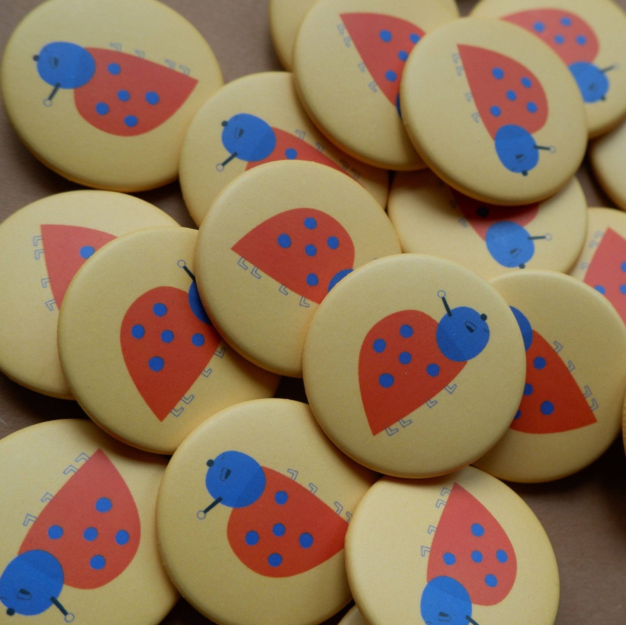 tinyday - MARIENKÄFER Button (37 mm) - ROSA ECK