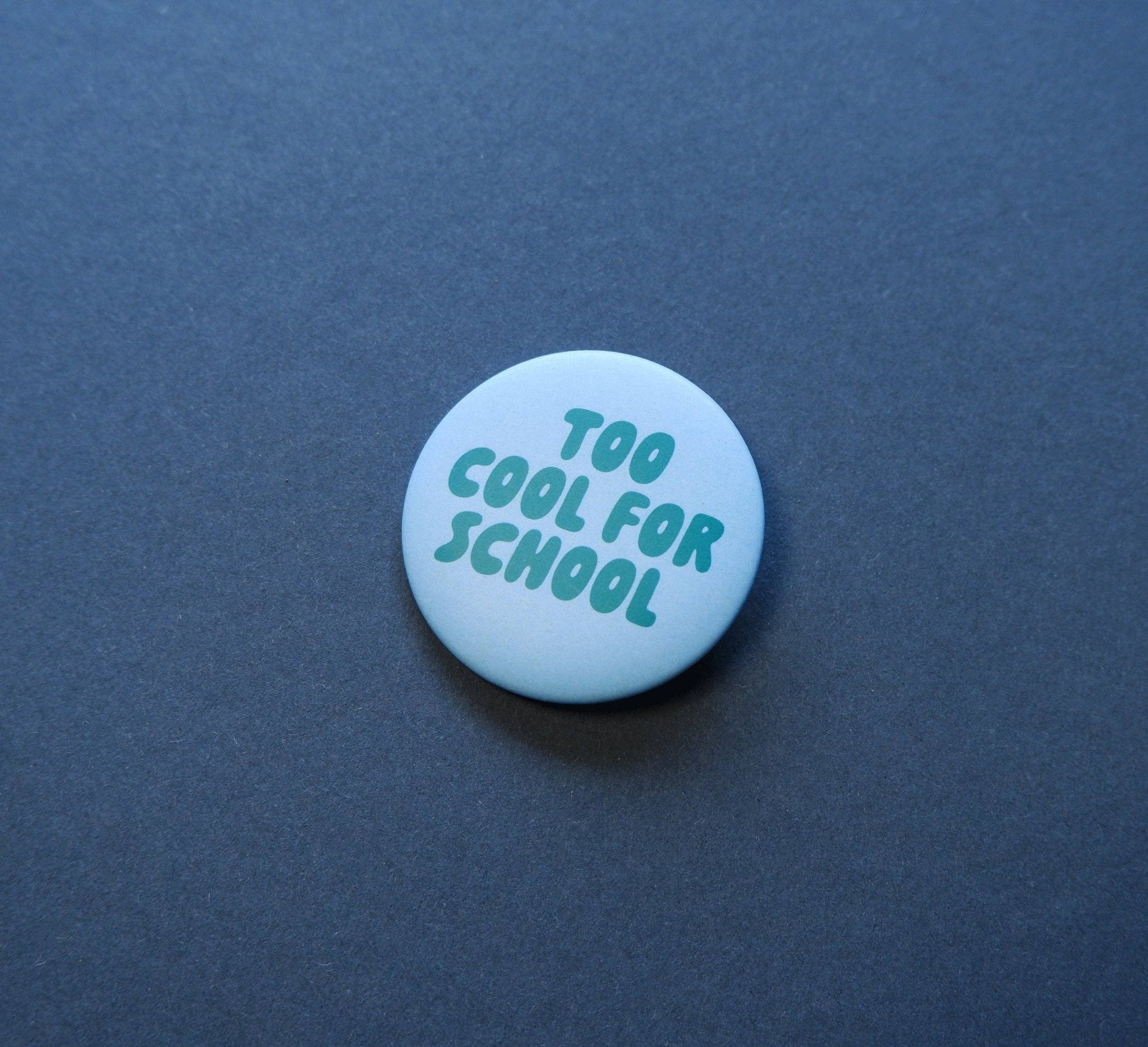 tinyday - TOO COOL FOR SCHOOL Button • Blau/Grün - ROSA ECK