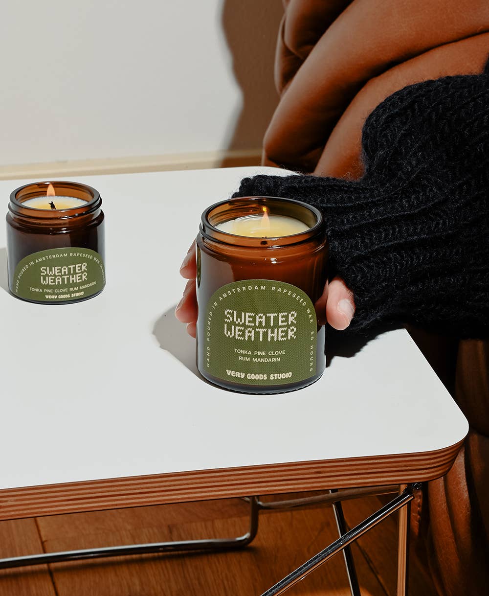 Very Goods Studio - SWEATER WEATHER Duftkerze im Glas (60 ml) - Kerze - ROSA ECK Concept Store