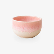 Kleiner Keramikbecher in Beige mit Rosa und Weiß, ohne Henkel