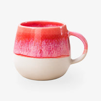 Große Kaffeetasse aus Steinzeug in Beige mit pinkem Farbverlauf