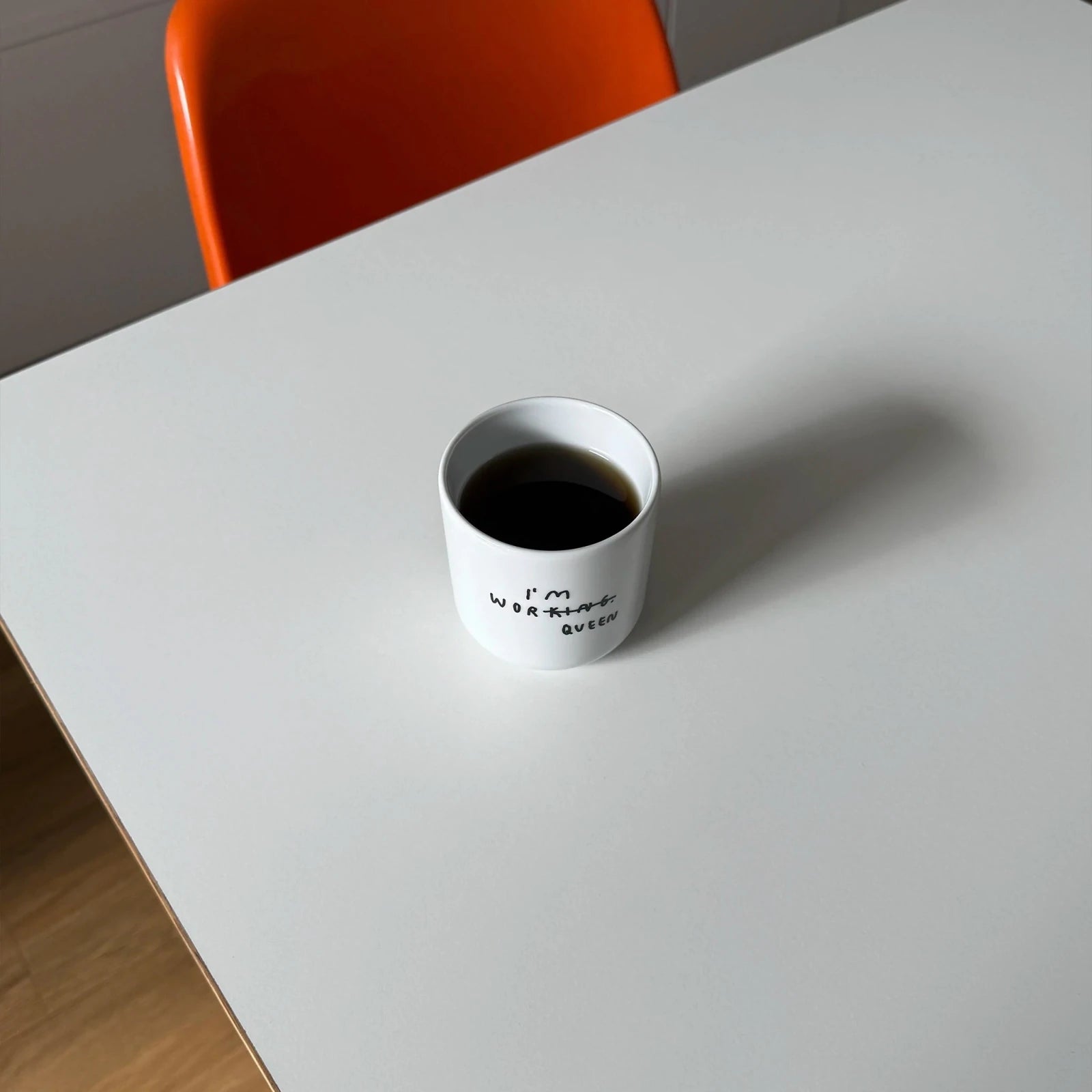 Becher aus Porzellan • I'M WORQUEEN – Yahya Studio – Bild 2
