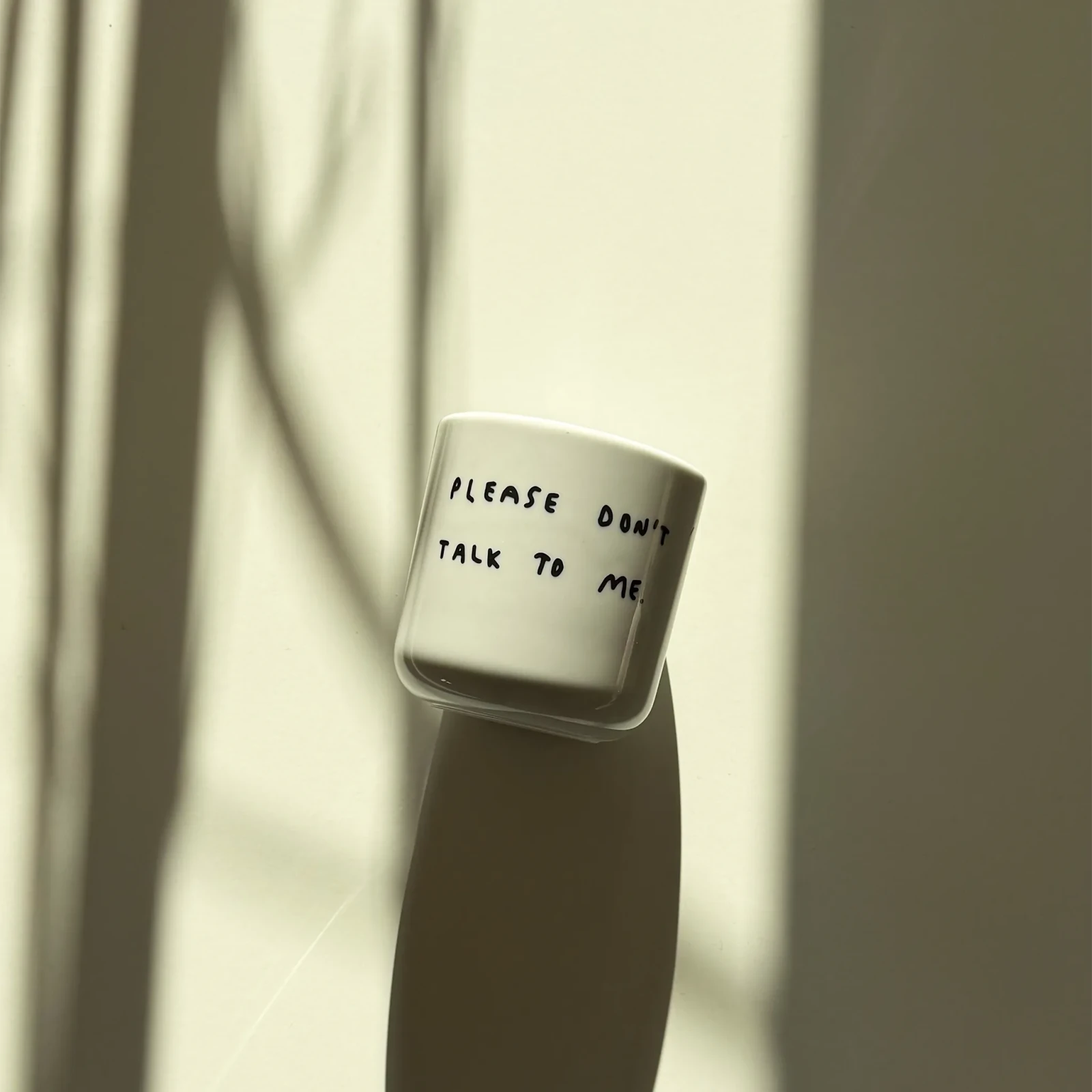 Becher aus Porzellan • PLEASE DON'T TALK TO ME – Yahya Studio – Bild 3