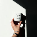 yahya studio - Becher aus Porzellan • TOO TIRED TO BE AWAKE - ROSA ECK