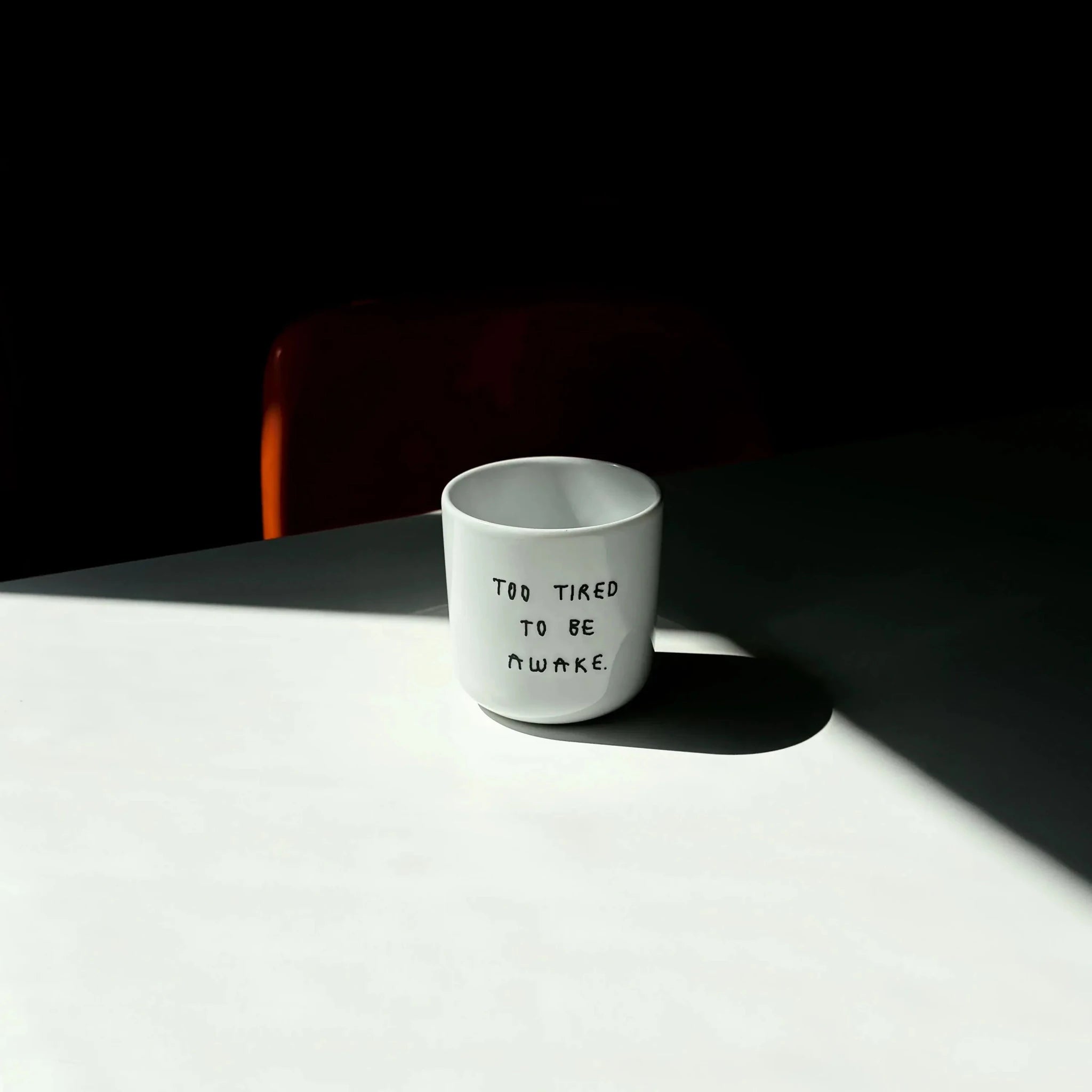 yahya studio - Becher aus Porzellan • TOO TIRED TO BE AWAKE - ROSA ECK