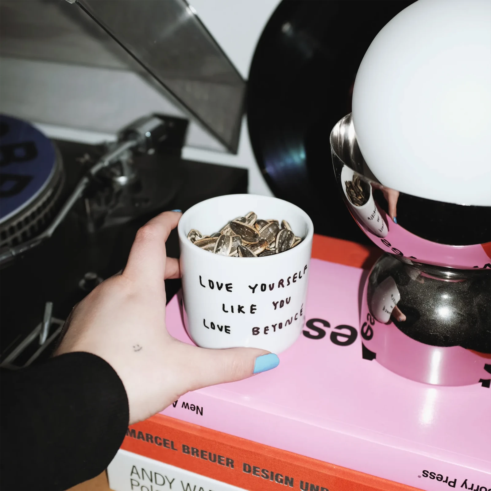 Becher mit Spruch • LOVE YOURSELF LIKE YOU LOVE BEYONCÉ – Yahya Studio – Bild 2