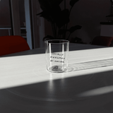 yahya studio - Großes Trinkglas mit Spruch • SOCIALLY AWKWARD BY NATURE - ROSA ECK