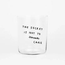 yahya studio - Großes Trinkglas mit Spruch • THE SECRET IS NOT TO CARE - ROSA ECK