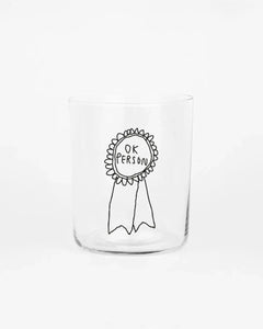 yahya studio - OK PERSON Großes Trinkglas mit Spruch - Trinkglas - ROSA ECK Concept Store