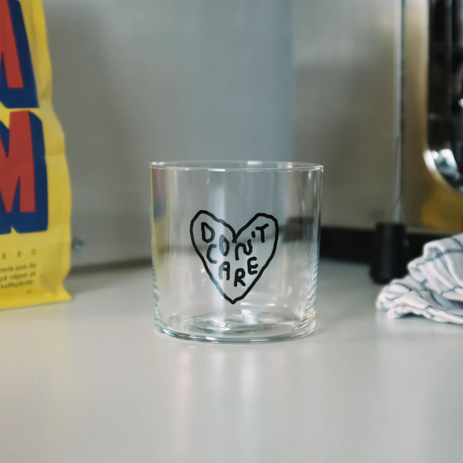 Trinkglas mit Statement • DON'T CARE – Yahya Studio – Bild 9