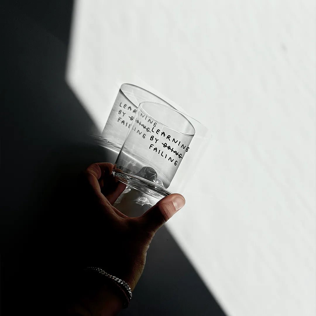 Trinkglas mit Statement • LEARNING BY FAILING – Yahya Studio – Bild 2