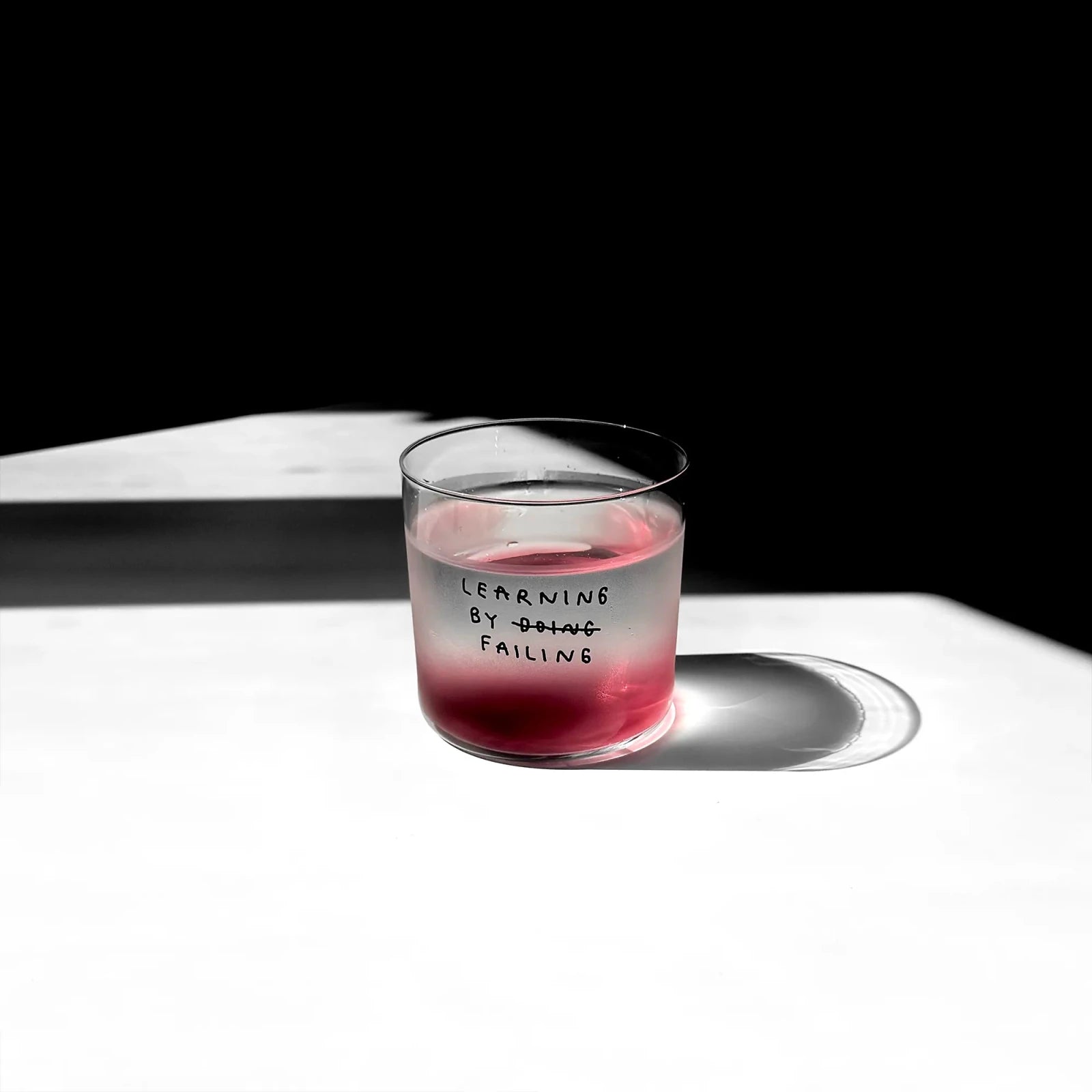 Trinkglas mit Statement • LEARNING BY FAILING – Yahya Studio – Bild 6
