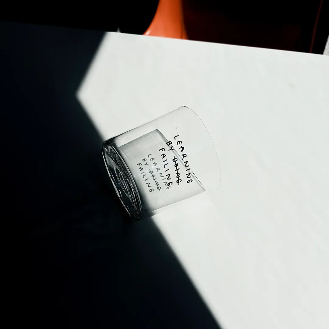 Trinkglas mit Statement • LEARNING BY FAILING – Yahya Studio – Bild 3