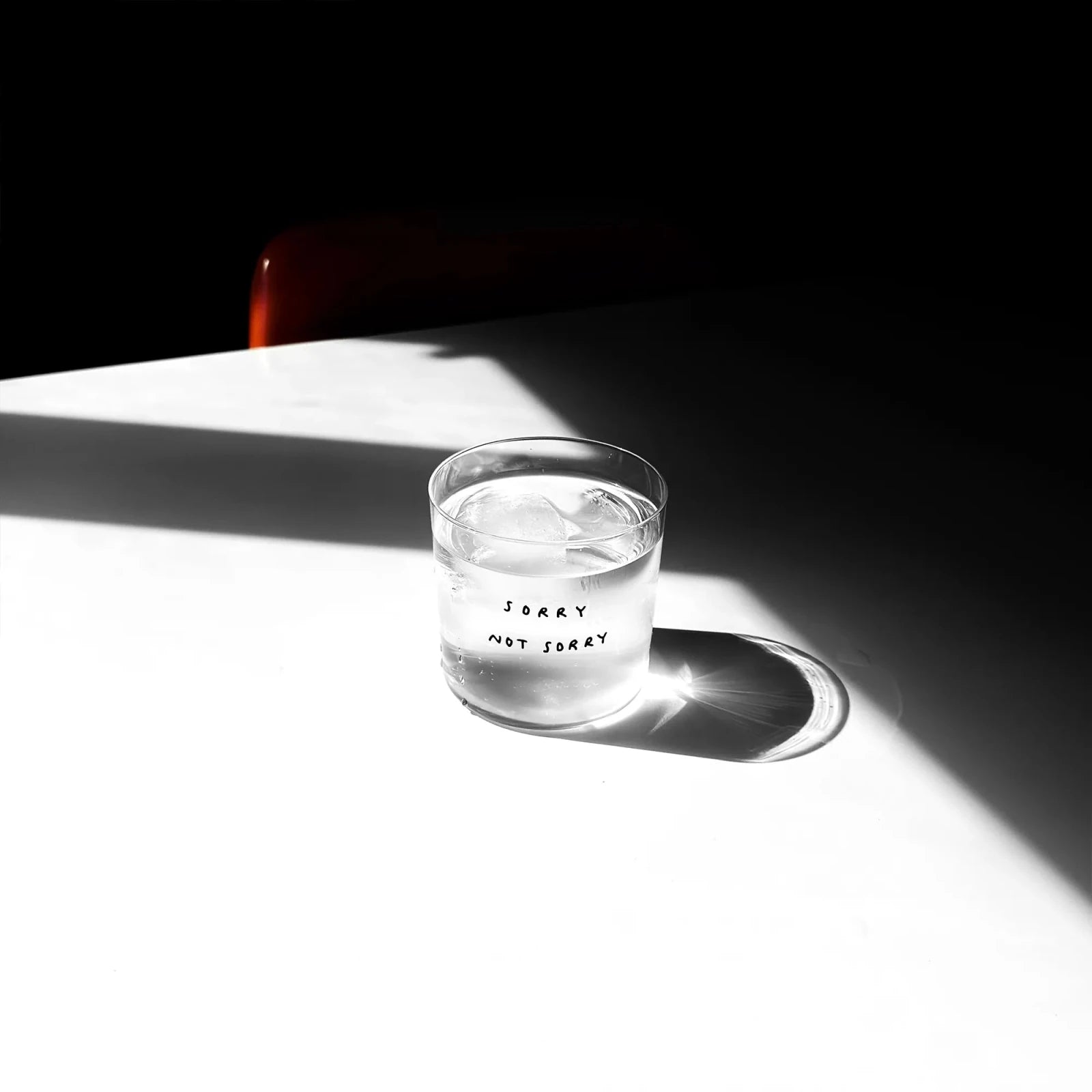 Trinkglas mit Statement • SORRY NOT SORRY – Yahya Studio – Bild 6