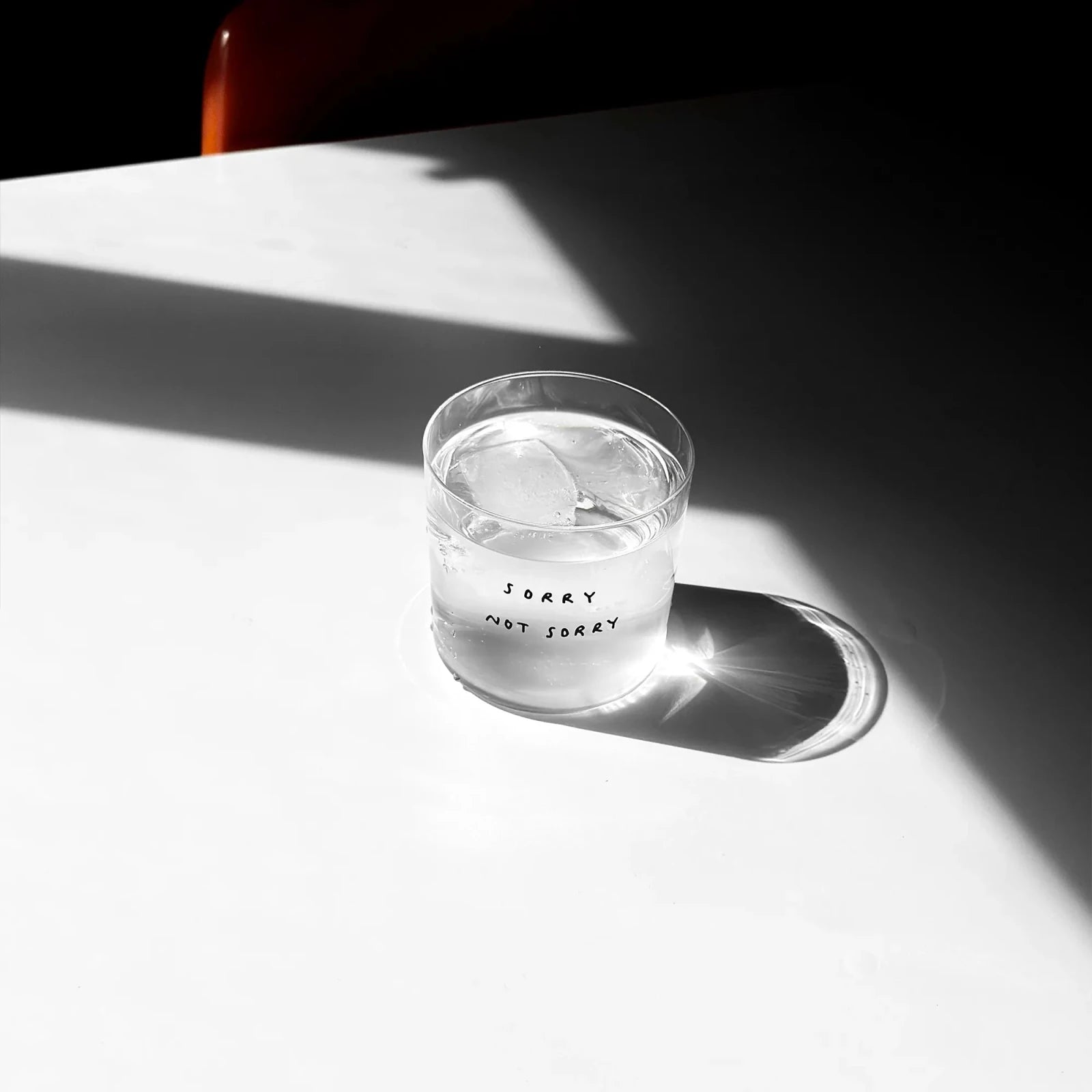 Trinkglas mit Statement • SORRY NOT SORRY – Yahya Studio – Bild 4
